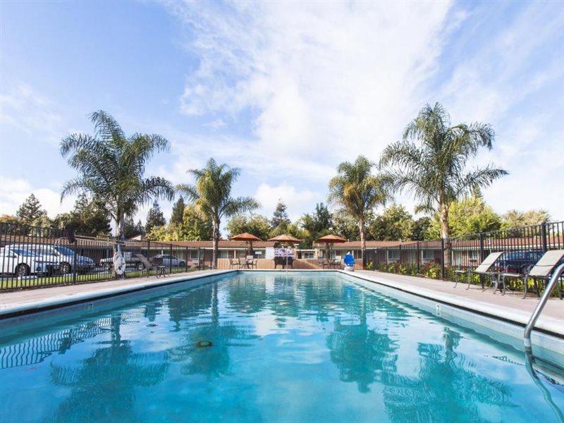 Tri-Valley Inn & Suites Pleasanton Bagian luar foto