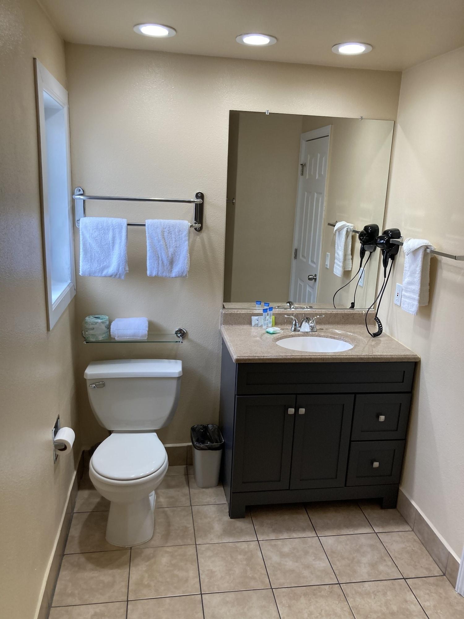 Tri-Valley Inn & Suites Pleasanton Bagian luar foto