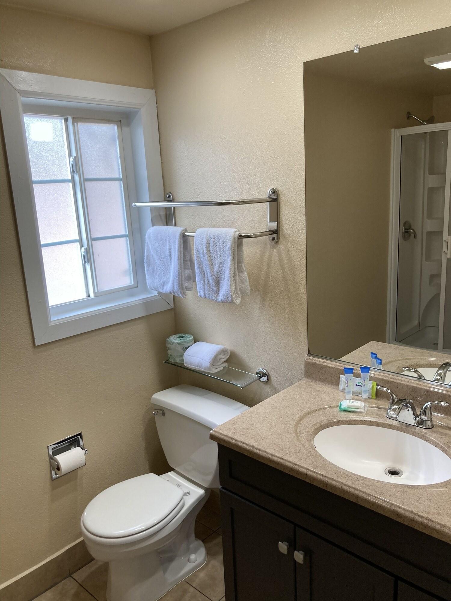 Tri-Valley Inn & Suites Pleasanton Bagian luar foto
