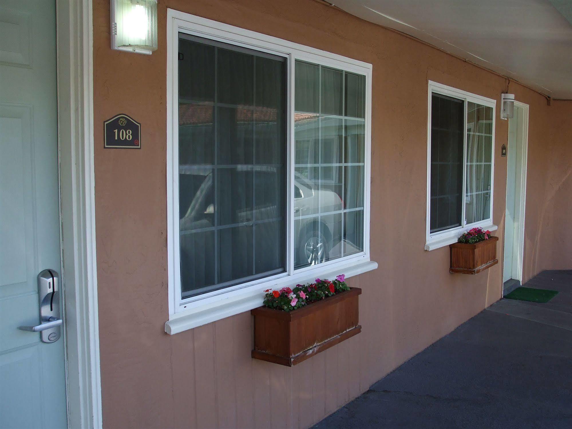 Tri-Valley Inn & Suites Pleasanton Bagian luar foto