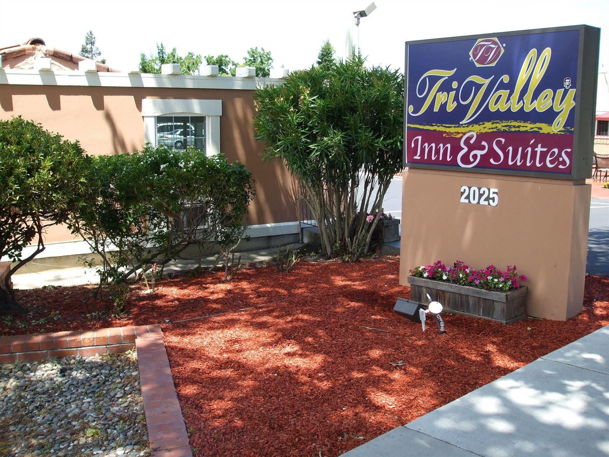 Tri-Valley Inn & Suites Pleasanton Bagian luar foto