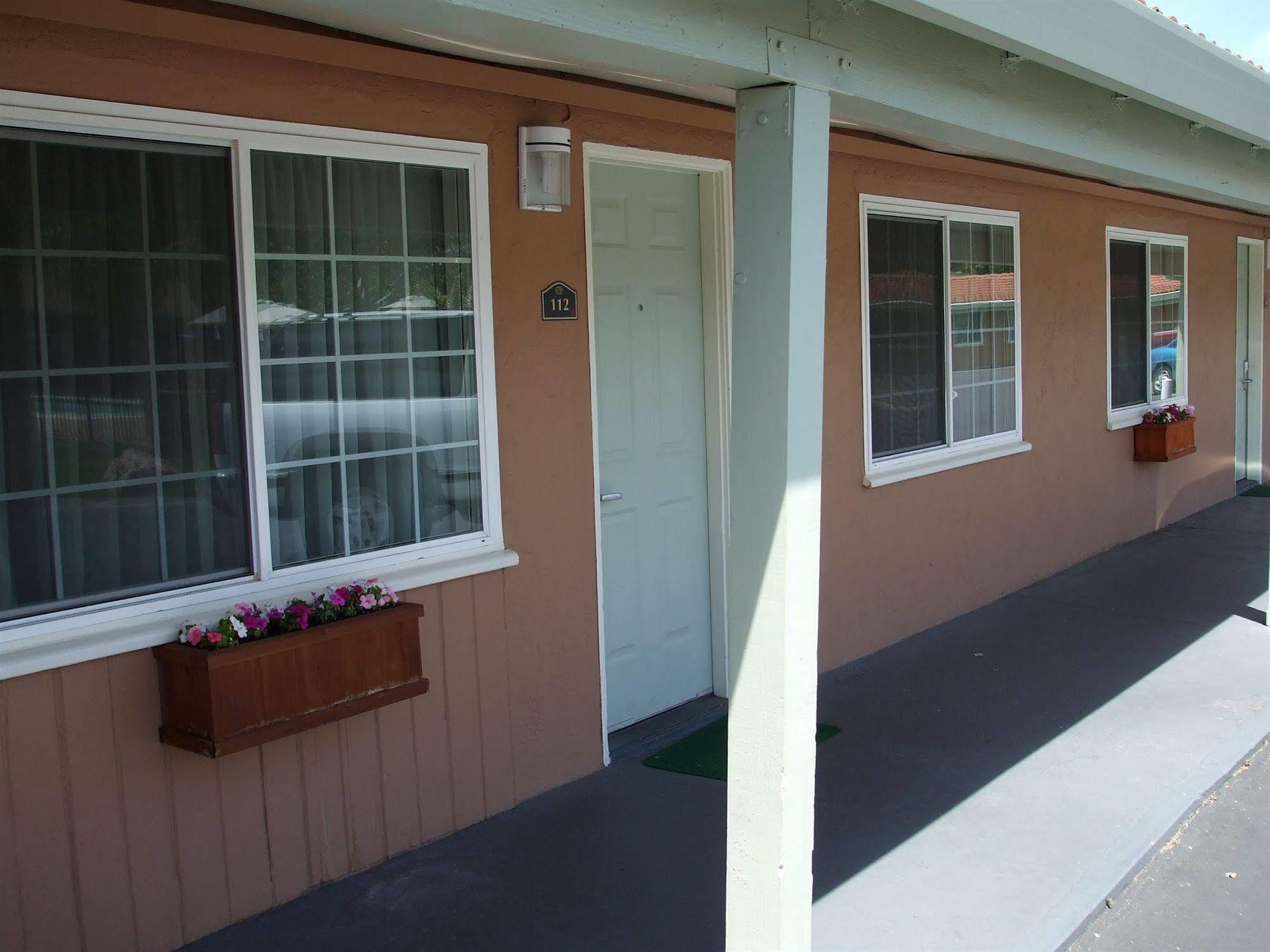 Tri-Valley Inn & Suites Pleasanton Bagian luar foto